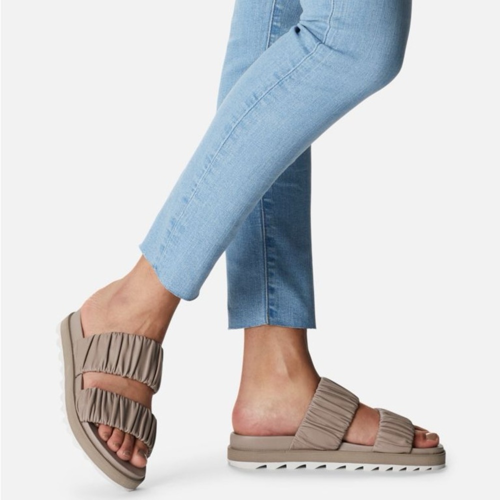 New Sorel Women's Sandals in Taupe and White size 9.5 shoes